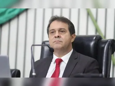 Imagem ilustrativa da imagem Prefeito eleito de Fortaleza tem queda de pressão após discursar