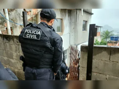 Viatura do DPM do Bairro da Penha teve o vidro quebrado