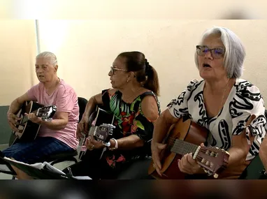 Margarete das Graças e Ronis Pasti com os filhos Eriki e Karina: família trabalha com cafeicultura