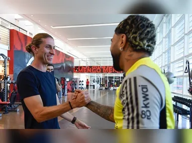 Filipe Luís correu com jogadores em primeiro dia como técnico do time principal do Flamengo