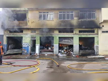 Caminhoneiro desaparece após carreta cair em represa no ES