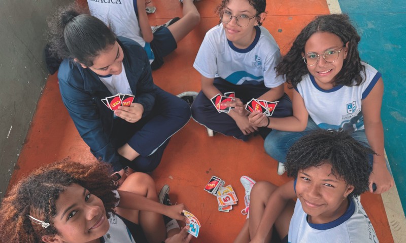 Tecnologia na Educação: como a proibição de celulares está resgatando a socialização e os jogos tradicionais