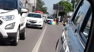 Imagem ilustrativa da imagem Acidente entre carro e moto deixa ferido e trânsito lento em Vila Velha