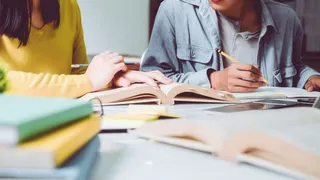 Imagem ilustrativa da imagem Governo vai abrir mil vagas pra estudar com bolsa em faculdades particulares