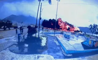 Imagem ilustrativa da imagem Avião ultrapassa pista, explode na praia e deixa ao menos um morto em Ubatuba, SP