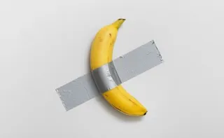 Imagem ilustrativa da imagem Empresário que comprou arte de banana por R$ 36 milhões come fruta