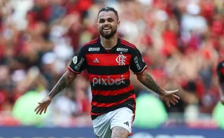 Imagem ilustrativa da imagem Flamengo quebra invencibilidade do Internacional no Brasileirão em jogo no Maracanã