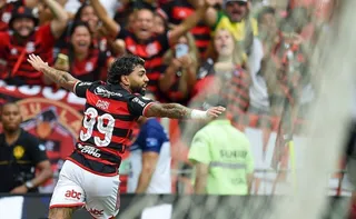 Imagem ilustrativa da imagem Gabigol comemora gol em despedida no Flamengo: "Me tornei imortal, virei uma lenda"