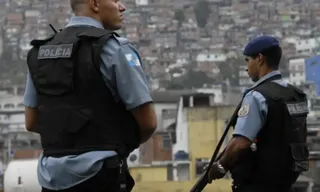 Imagem ilustrativa da imagem Governo quer disciplinar uso de força policial: arma será último recurso