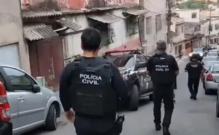 Imagem ilustrativa da imagem Motoboy é preso durante operação contra facção criminosa em Vitória