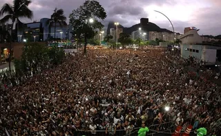 Imagem ilustrativa da imagem Torcida recebe campeões da Libertadores com festa no Rio: "É tempo de Botafogo"