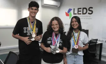 Imagem ilustrativa da imagem Medalha de diamante para alunos do Ifes