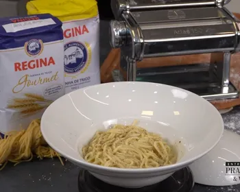 Imagem ilustrativa da imagem Cacio e Pepe: aprenda a fazer a receita com massa fresca