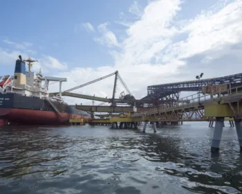 Imagem ilustrativa da imagem DDGS: embarque de uma carga diferente no Porto de Tubarão
