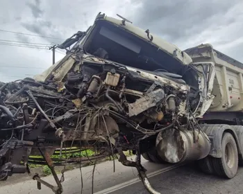 Imagem ilustrativa da imagem Rodovia do Contorno é interditada após acidente com carretas e caminhão