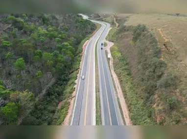 Carro pega fogo na Terceira Ponte e complica trânsito na região