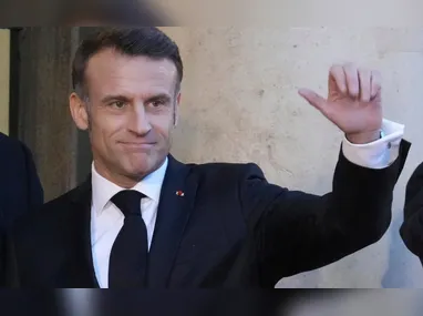 Macron disse que o "Estado bárbaro caiu" e desejou paz, liberdade e unidade para a Síria