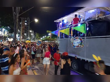 Show de mágica gratuito anima a Praia do Morro, em Guarapari