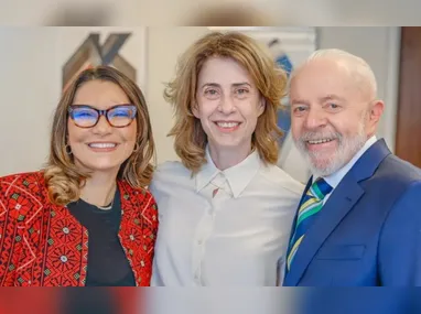 Vídeo mostra reação de Fernanda Montenegro à vitória de sua filha, Fernanda Torres, no Globo de Ouro 2025