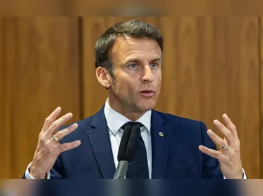 Imagem ilustrativa da imagem Macron diz que não renunciará e promete um novo premiê em breve