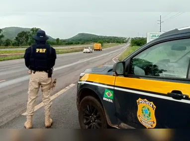 Imagem ilustrativa da imagem PRF prende homem com mandado em aberto pelo crime de tráfico de drogas