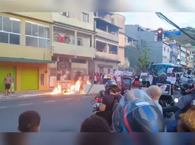 Dois dos indivíduos foram flagrados por câmeras de videomonitoramento com a moto furtada por engano