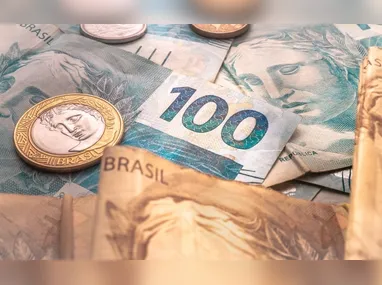 Dólar bate recorde histórico nominal e fecha a R$ 6,09 apesar de intervenção do BC