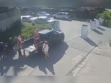 Imagem ilustrativa da imagem VÍDEO | Criminosos assaltam Papai Noel no litoral de São Paulo