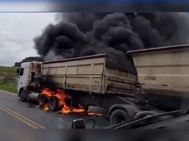 Frente da viatura da Guarda Municipal de Vitória ficou destruída após o acidente