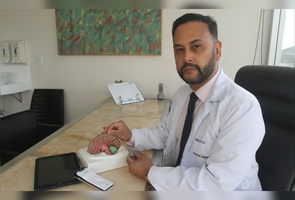 Walter Fagundes implantou eletrodos no cérebro de paciente para tratamento de doença neuropsiquiátrica