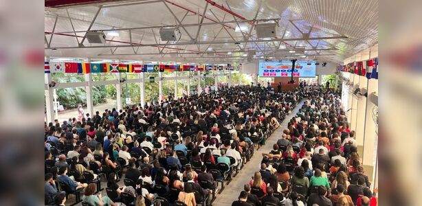 Igreja Cristã Maranata reúne fiéis e autoridades