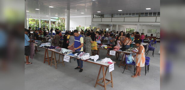 Roupas e brinquedos para famílias carentes na Serra