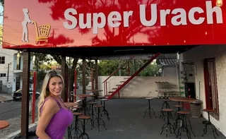 Imagem ilustrativa da imagem Andressa Urach abre supermercado no RS e surpreende fãs: 'Barbie profissões'