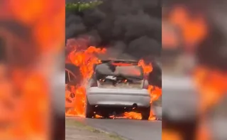 Imagem ilustrativa da imagem VÍDEO | Carro pega fogo em Vila Velha e congestiona acesso à Terceira Ponte