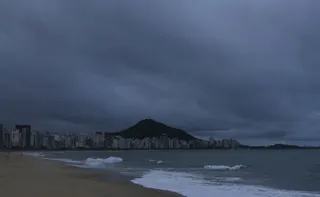 Imagem ilustrativa da imagem ES recebe alertas de chuvas intensas e ventos de até 100km/h. Veja cidades em risco