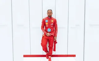 Imagem ilustrativa da imagem F1: Lewis Hamilton aparece em primeira foto com macacão da Ferrari