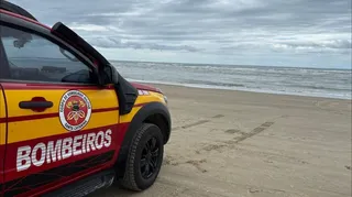 Imagem ilustrativa da imagem Homem morre após queda do costão entre as praias dos Ingleses e Santinho, em SC