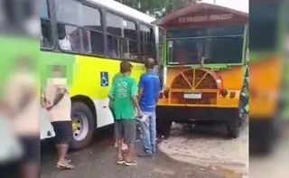 Imagem ilustrativa da imagem Idosa moradora do ES morre em acidente entre ônibus e trenzinho turístico no RJ