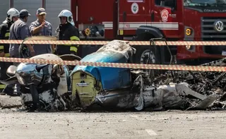 Imagem ilustrativa da imagem Passageiros do ônibus atingido por avião em SP tiveram que quebrar portas para sair