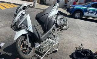 Imagem ilustrativa da imagem VÍDEO | Homens usam carrinho de supermercado para tentar furtar moto em Cariacica