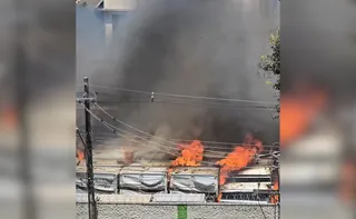 Imagem ilustrativa da imagem VÍDEO | Incêndio atinge estacionamento de unidade de saúde na Serra