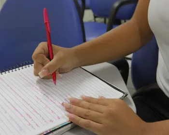 Imagem ilustrativa da imagem Alunos têm melhores notas em Português e Matemática