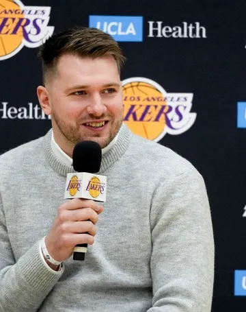 Imagem ilustrativa da imagem Luka Doncic é apresentado nos Lakers, cita Kobe Bryant e admite surpresa com troca