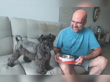 Bruna e Luke: estudante de Medicina Veterinária contou que o animal começou a dar sinais de sobrepeso a partir dos 4 anos e meio, o que mais tarde ocasionou problemas articulares e dificuldade de locomoção