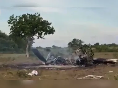 Imagem ilustrativa da imagem Avião cai, explode e deixa uma pessoa morta e outra ferida no sul da Bahia