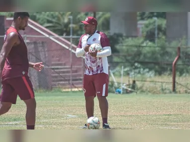 Vegetti x Cano: duelo de artilheiros no clássico na tela da TV Tribuna/Band