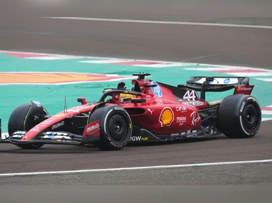 O piloto britânico Lando Norris, da McLaren, lidera o Grande Prêmio da Austrália de Fórmula 1, realizado no circuito de Albert Park, em Melbourne, na madrugada deste domingo, 16 (no horário de Brasília).