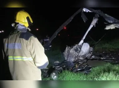 Imagem ilustrativa da imagem Helicóptero cai em fazenda e deixa 3 mortos em Minas Gerais