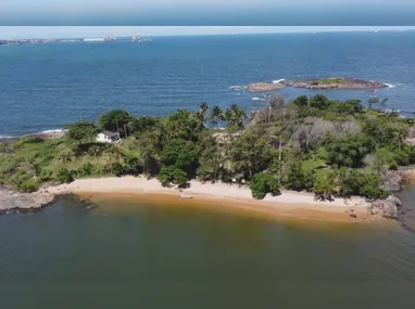 Imagem ilustrativa da imagem "Ilha da Baleia", envolvida em polêmica na Justiça capixaba, é colocada à venda