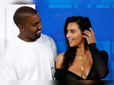 O cantor norte-americano Kanye West e sua mulher, Bianca Censori, que aparecei nua na chegada à 67ª edição anual do Grammy Awards em Los Angeles, na Califórnia, no domingo, 2 de fevereiro de 2025